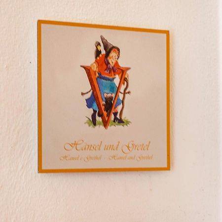 Haensel Und Gretel Schlosshof Umes Zewnętrze zdjęcie