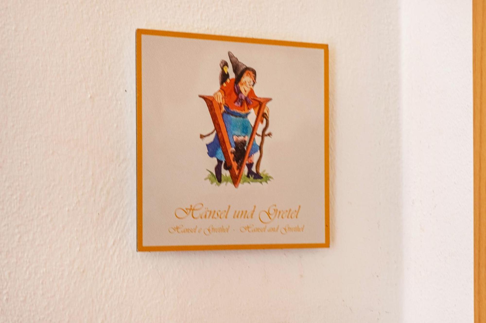 Haensel Und Gretel Schlosshof Umes Zewnętrze zdjęcie